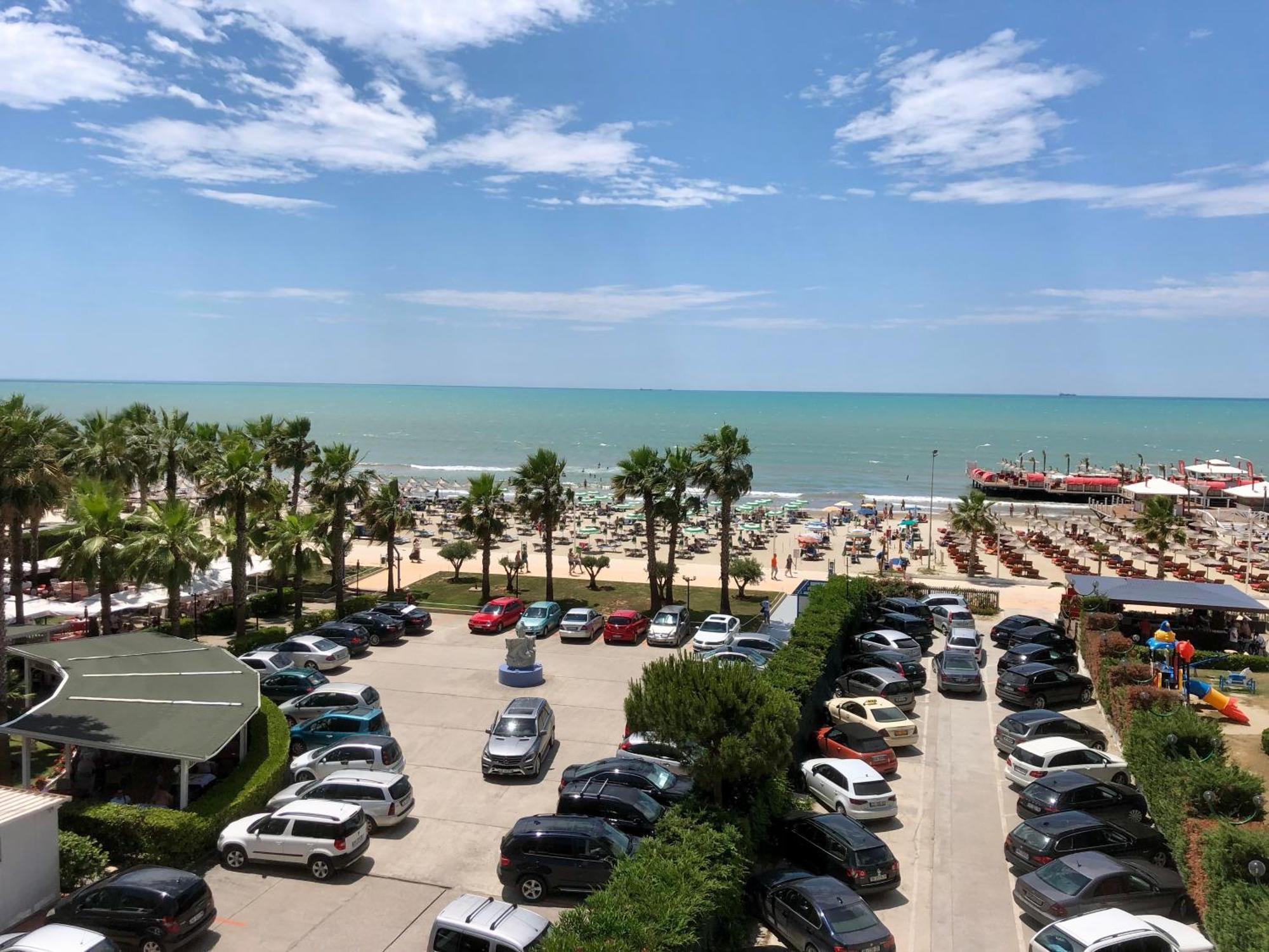 Apartment Ermest ,Kavaje Rock Драч Екстериор снимка