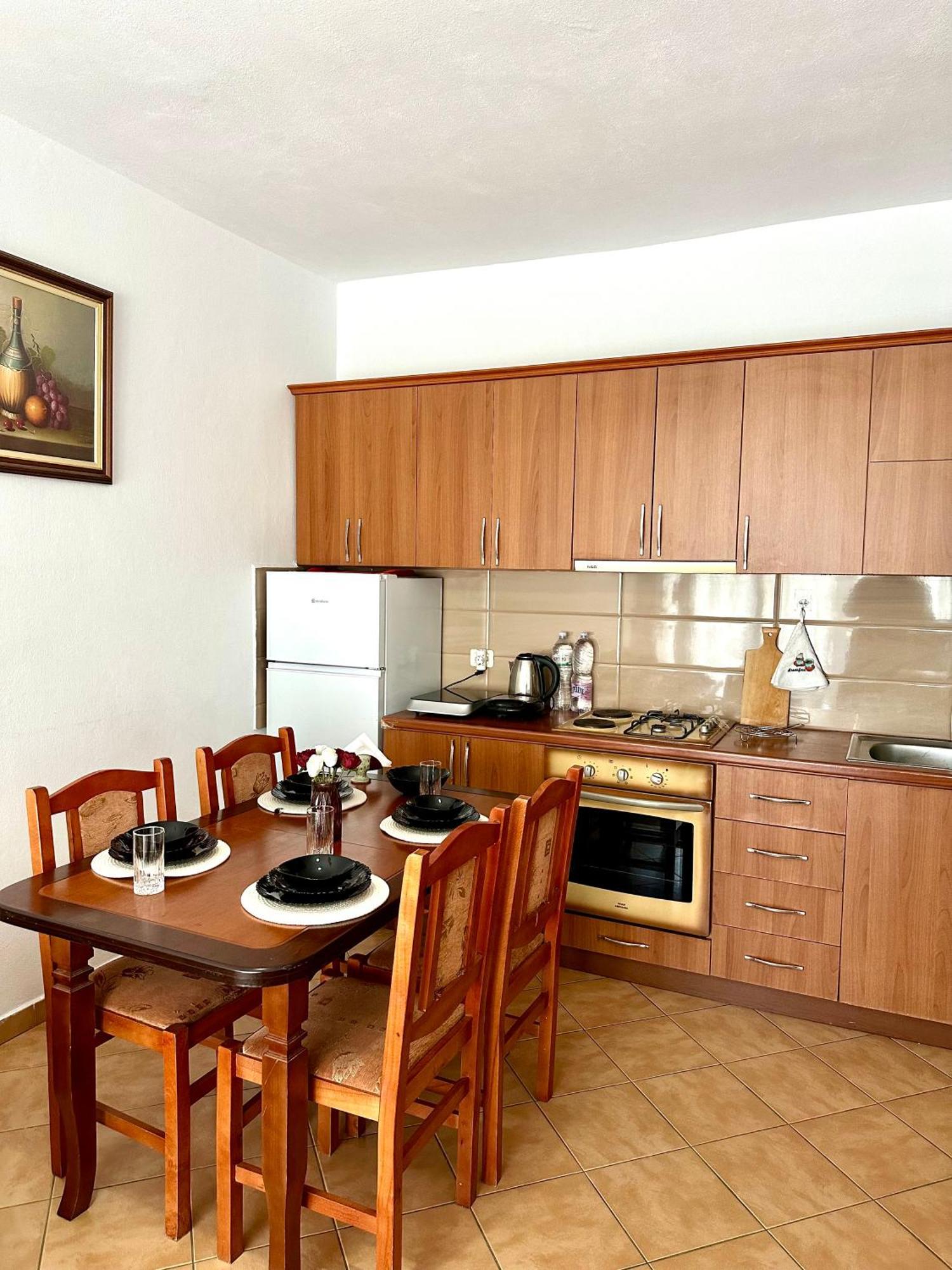 Apartment Ermest ,Kavaje Rock Драч Екстериор снимка