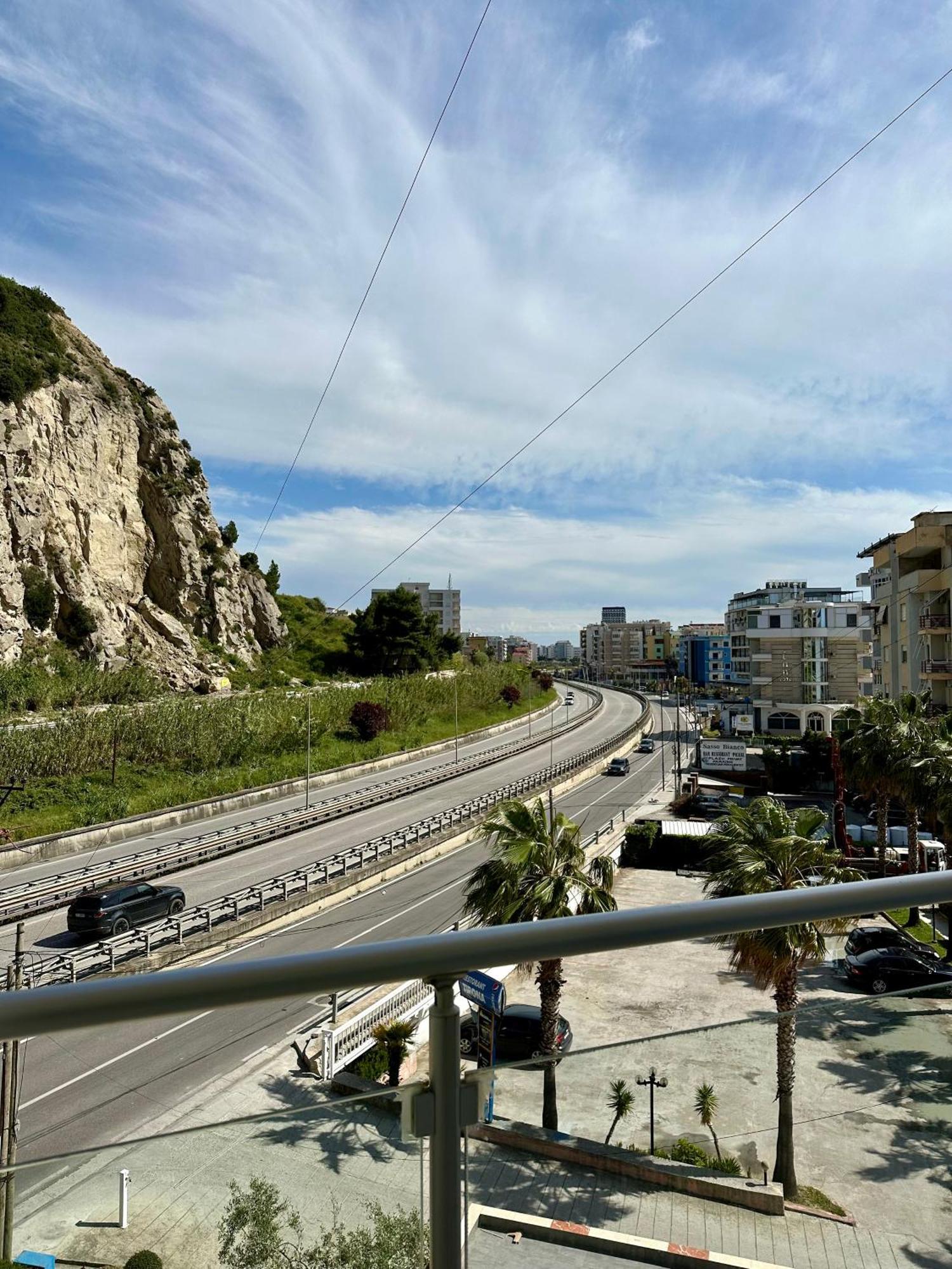 Apartment Ermest ,Kavaje Rock Драч Екстериор снимка