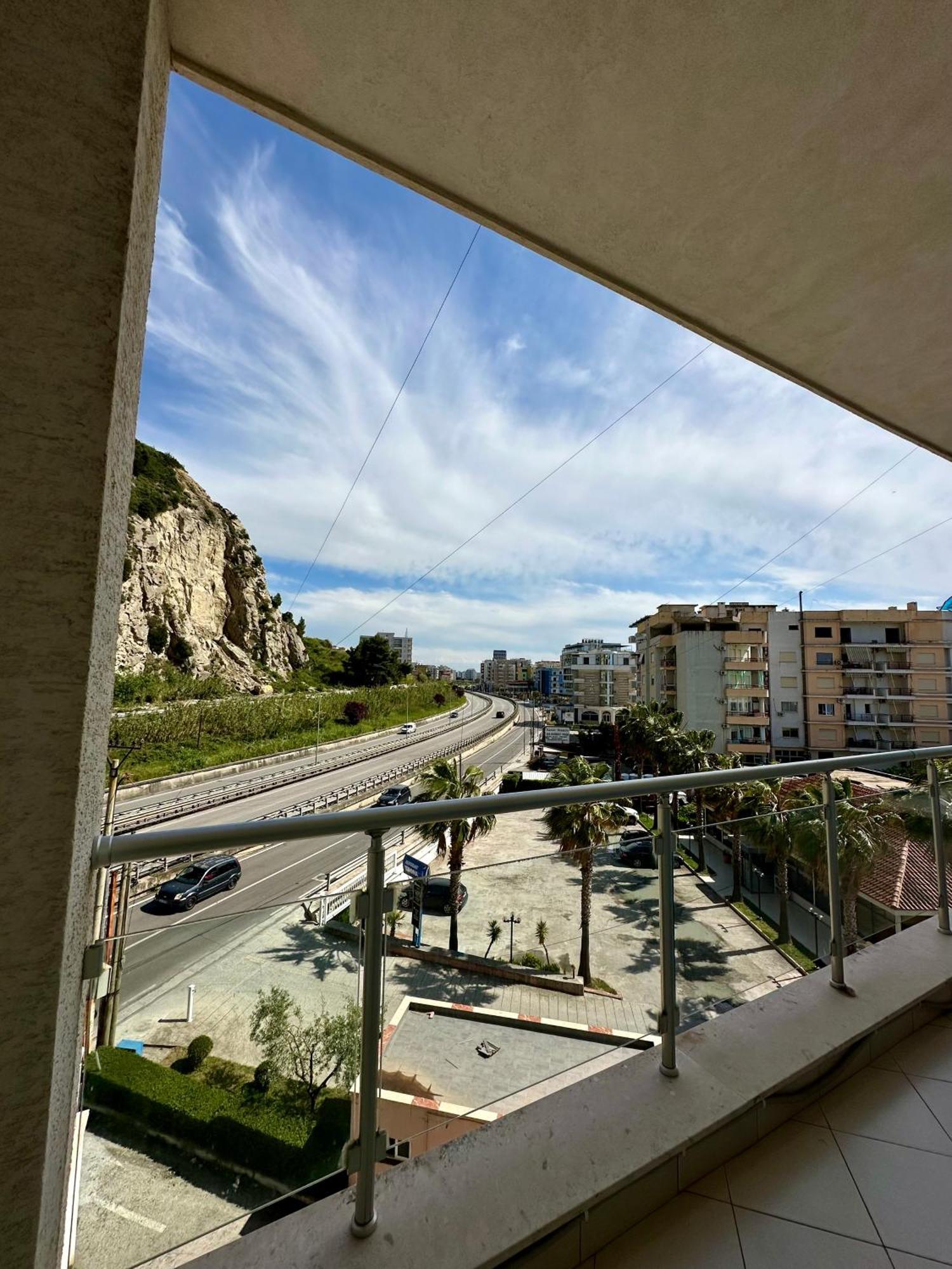 Apartment Ermest ,Kavaje Rock Драч Екстериор снимка