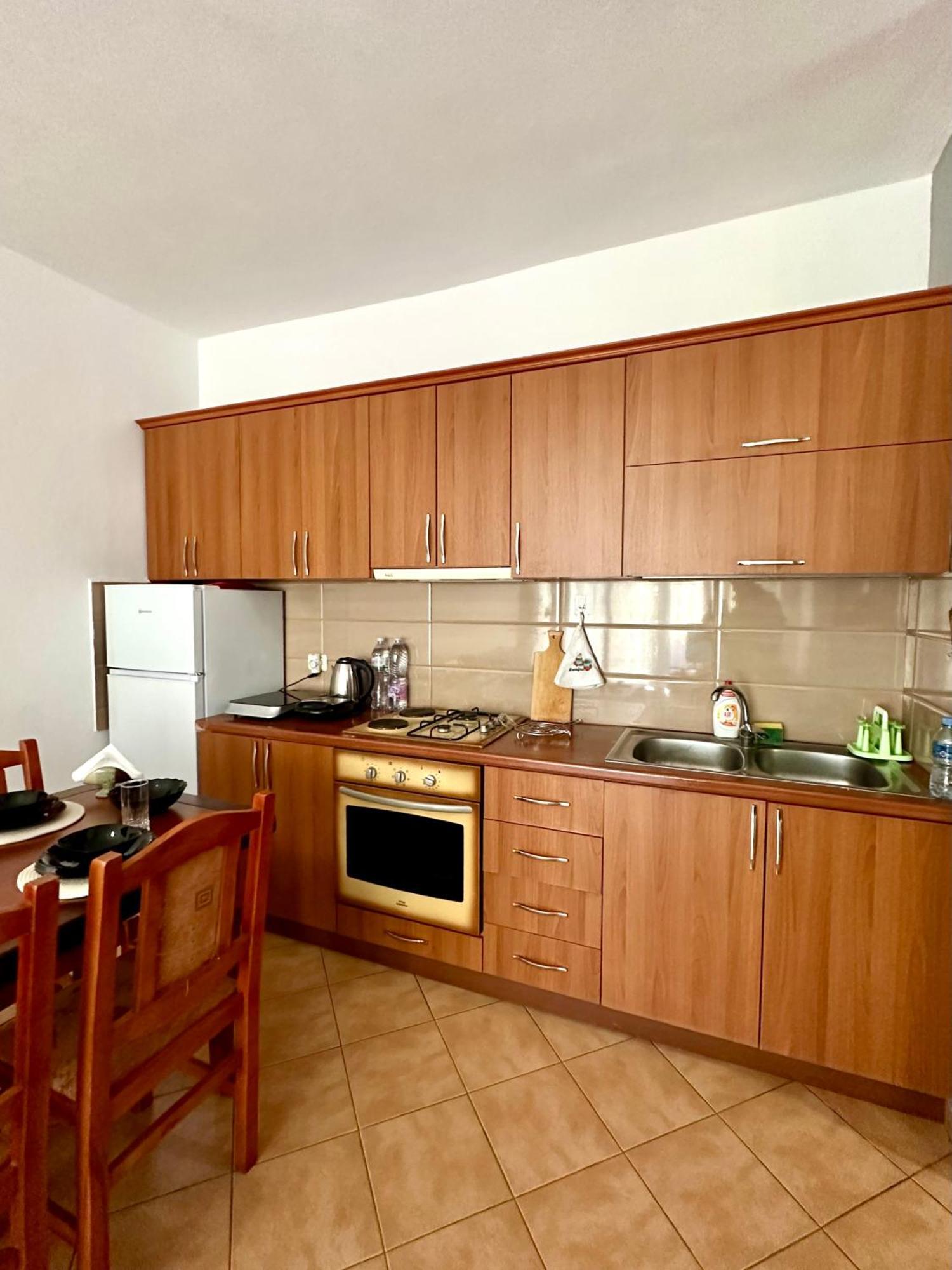 Apartment Ermest ,Kavaje Rock Драч Екстериор снимка