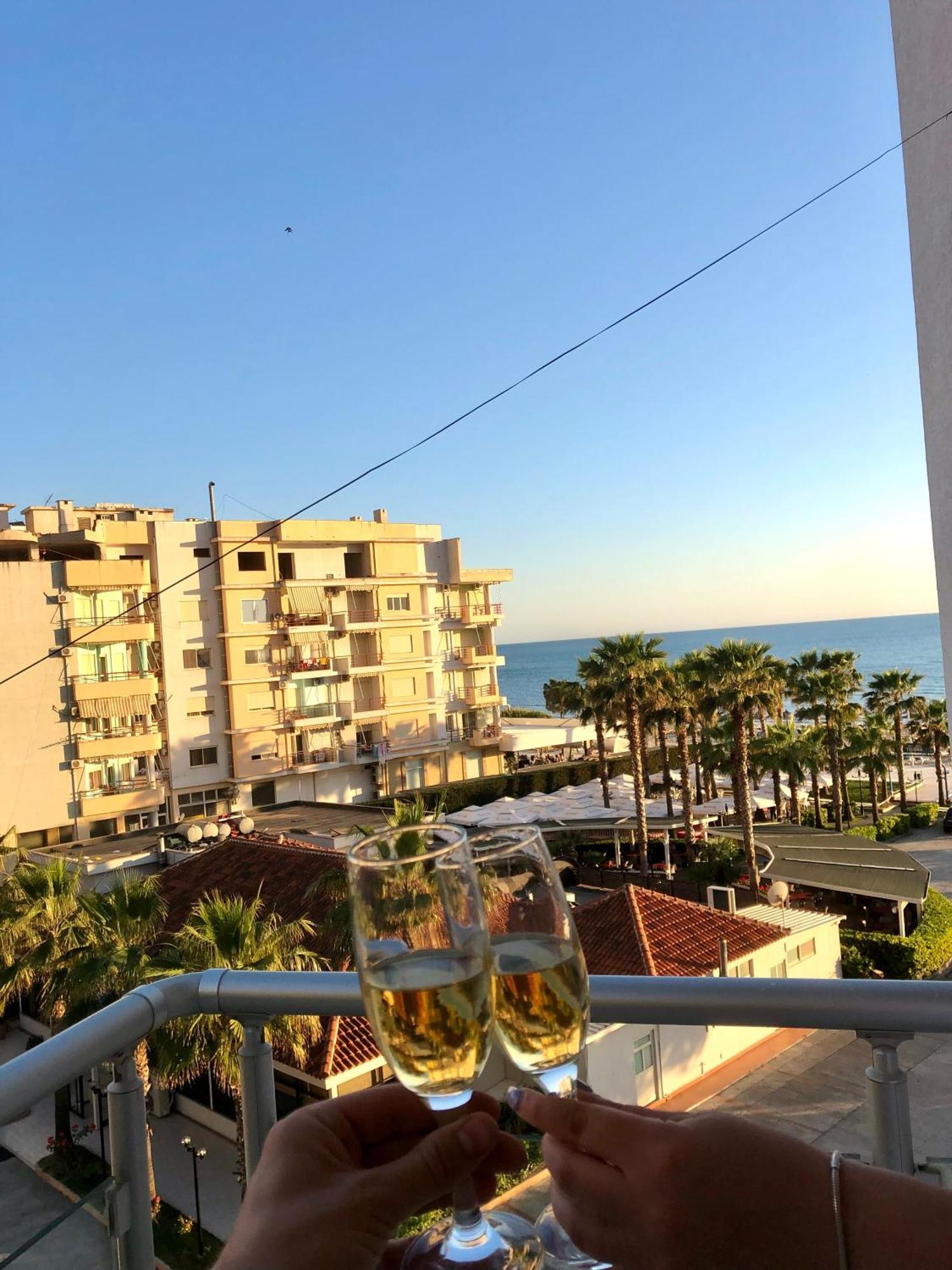 Apartment Ermest ,Kavaje Rock Драч Екстериор снимка