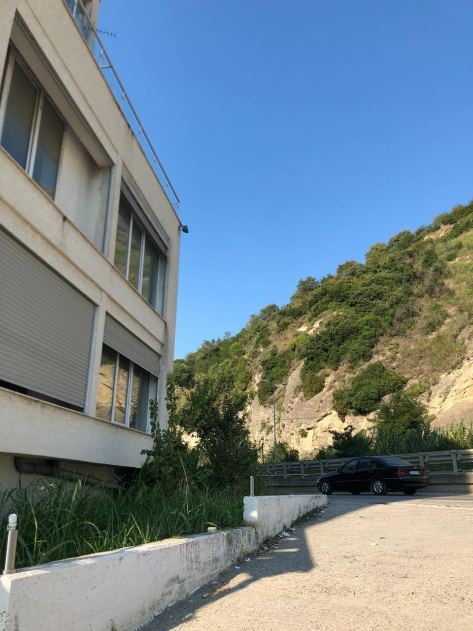 Apartment Ermest ,Kavaje Rock Драч Екстериор снимка